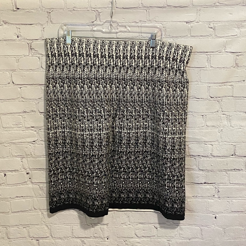 Roz & Ali | Stretchy B&W Skirt | 1X